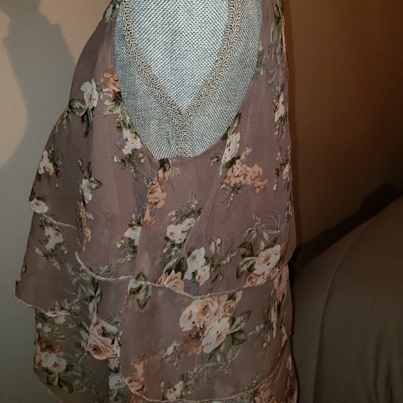 Forever 21 sleeveless top. - Picture 3 of 6